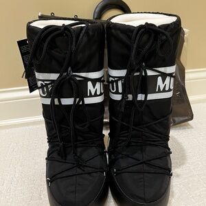 NWT Moon Boot
Icon Nylon Knee-High Snow Boots! Size 5/6.